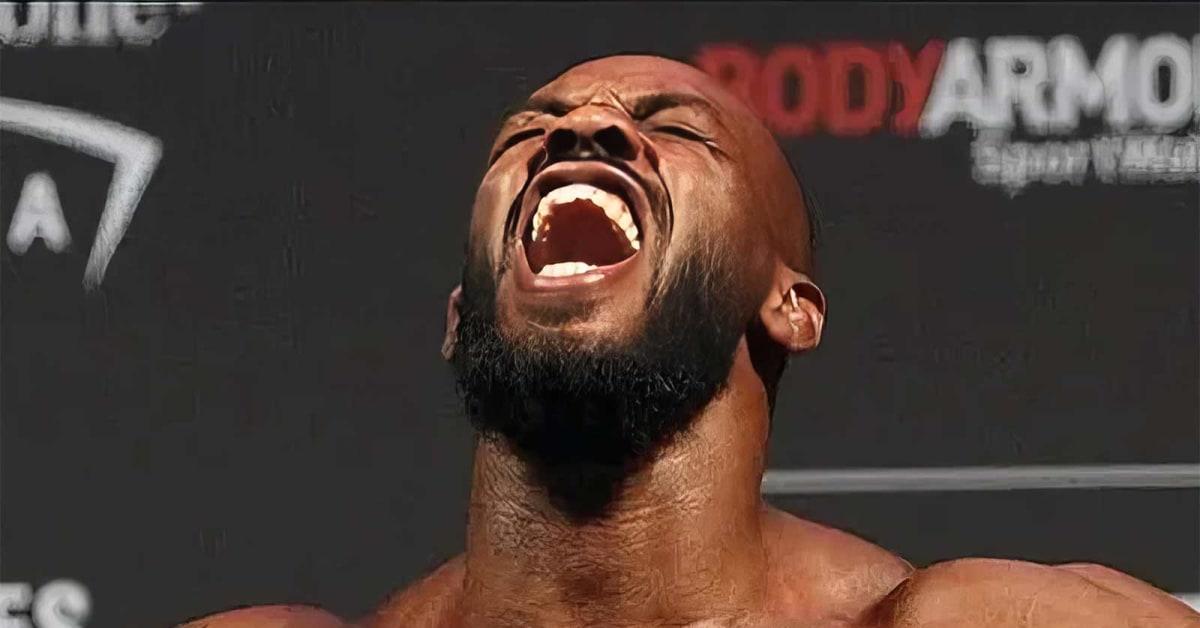 Jon Jones returns to the ring after a three-year hiatus and wins the UFC Ağır Siklet Şampiyonası against Ciryl Gane in a dominant performance.