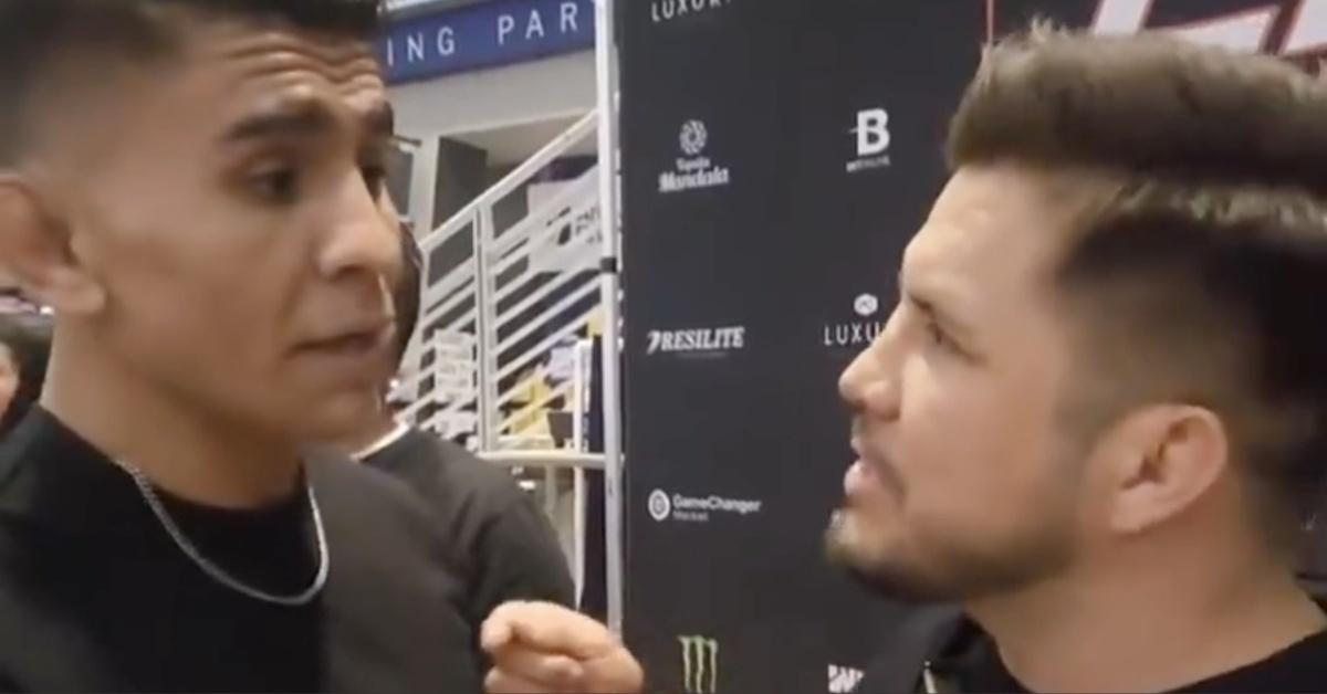 Henry Cejudo ve Mario Bautista arasındaki gerilim, UFC horoz sıklet klasmanında yeni bir rekabet doğurdu. Cejudo Bautista backstage karşılaşmasıyla ilgili tüm detaylar.