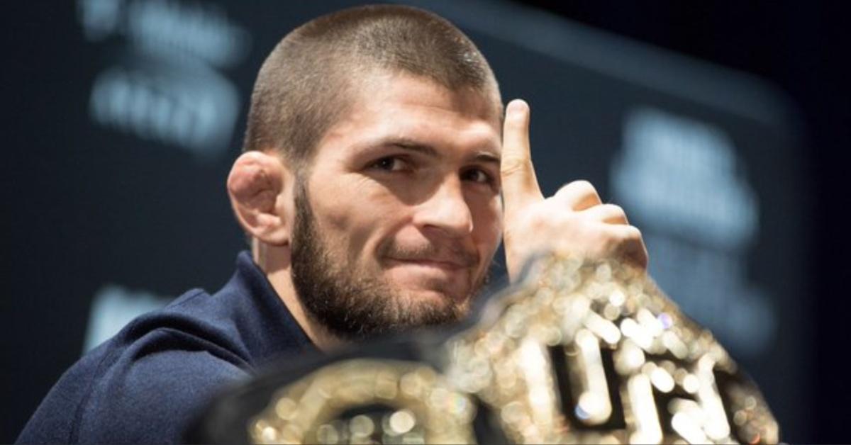 Khabib Nurmagomedov'un Frontier Havayolları uçağından indirilmesi, spor dünyasında ve sosyal medyada geniş yankı uyandırdı.