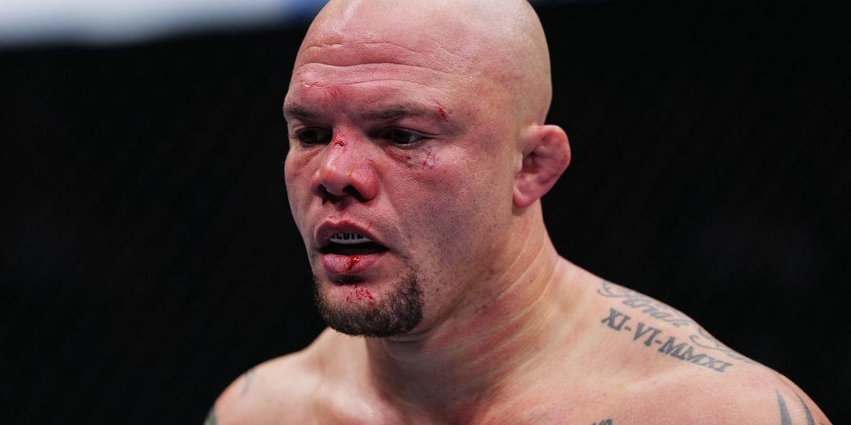 Anthony Smith's UFC career, emotional struggles, and his decision to continue fighting after a tough period.