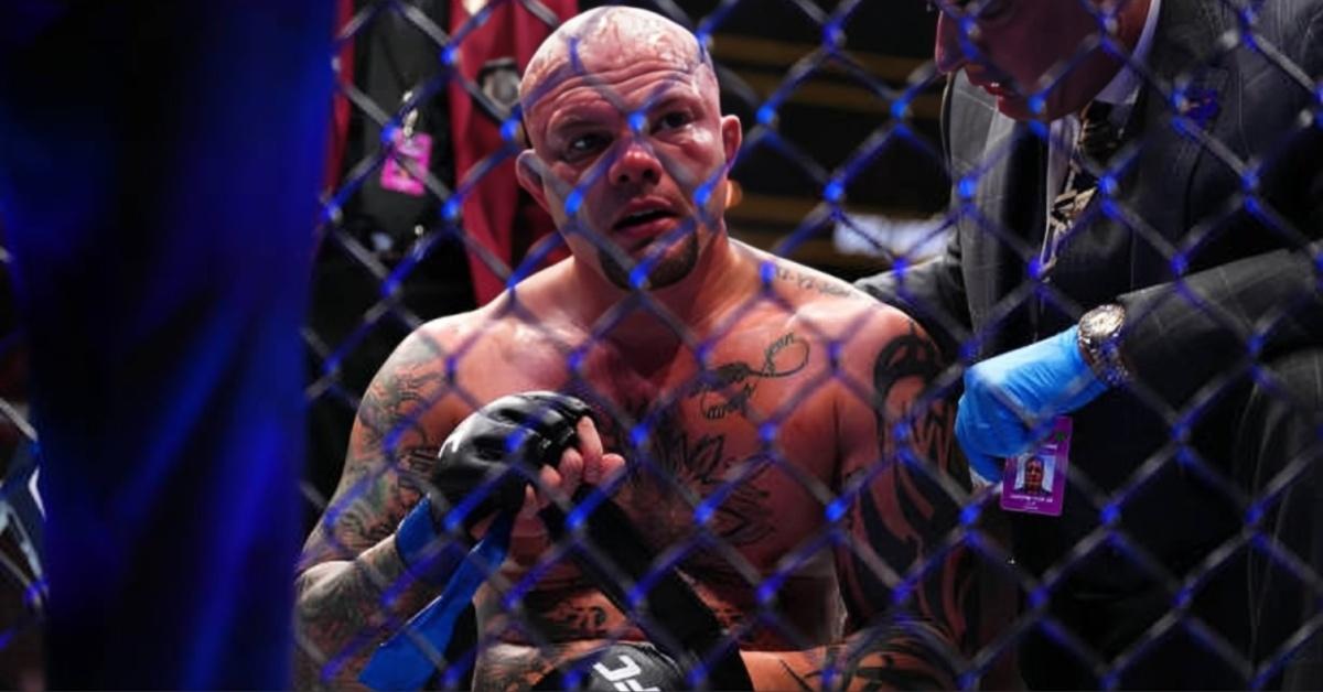 Anthony Smith's UFC career, notable fights, and his announcement of his final fight in the UFC light heavyweight division.